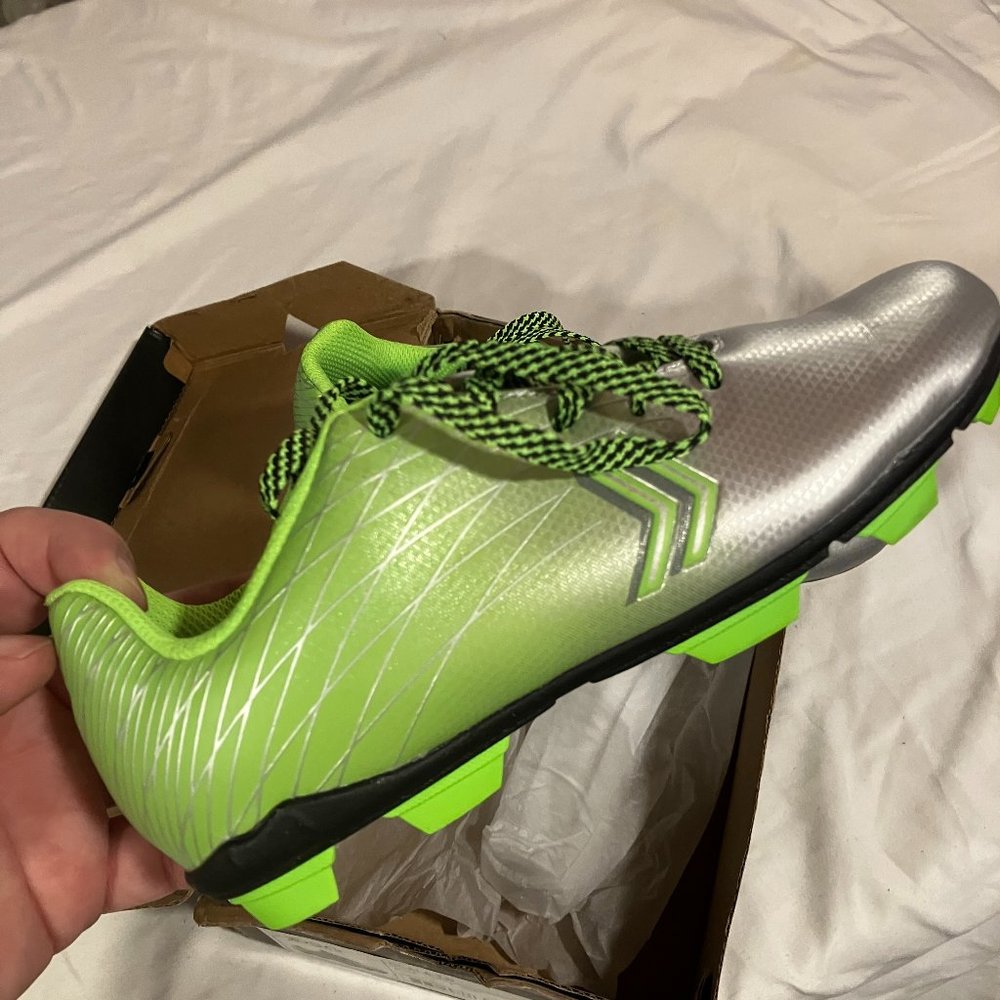 Dick's Sporting Goods "Ocala" Soccer Cleats Size Kids 1.5 in silver and green